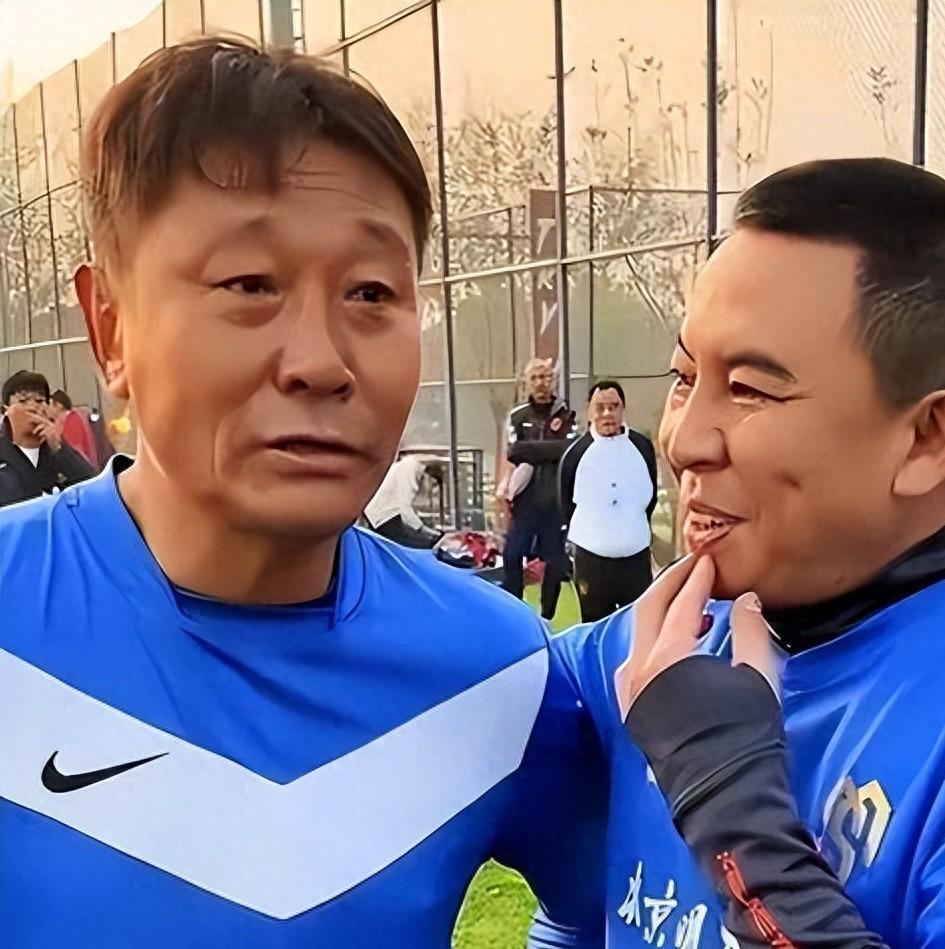 kaiyun sports-前国脚高峰现状：54岁很显老，妻子也是运动员，二儿子和继父更亲